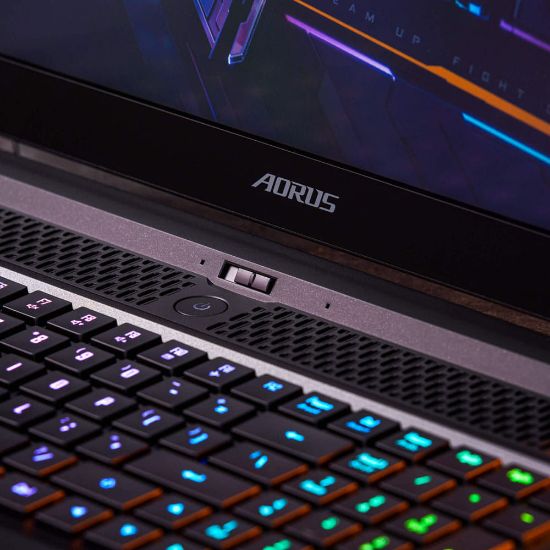 صورة Brand: GIGABYTE  Model: AORUS 5 - RX5M Processor: Core i7-12700H 2.7GHz Cores: 10 Logical processors: 20 Storage: 512 SSD PCIe M.2 SSD  Memory: 16GB DDR4 3200 GPU : 8G NVIDIA RTX 3070 Display: 15.6 INCH FHD 144Hz Others: NEW Operating System Windows 11 Backlit Keyboard: YES UI(Zone)