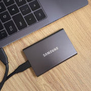 Picture of Samsung Portable SSD T7 shield 4TB